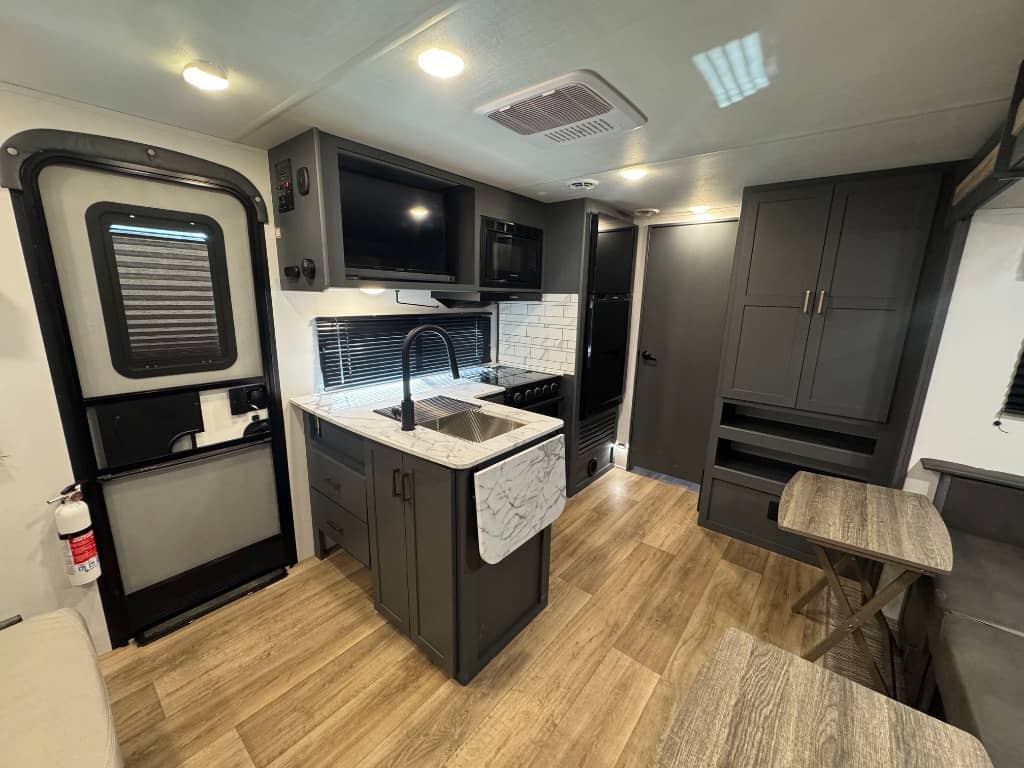 2024 Keystone RV 2024 Keystone RV Bullet Crossfire - thumbnail 8