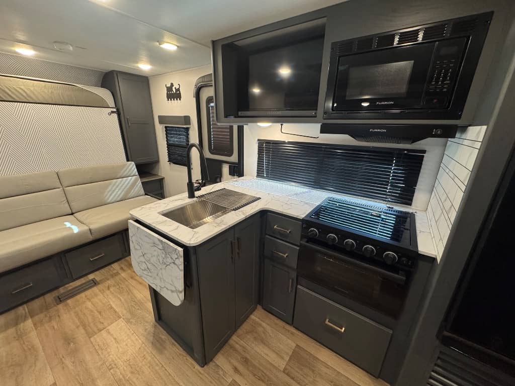 2024 Keystone RV 2024 Keystone RV Bullet Crossfire - thumbnail 9