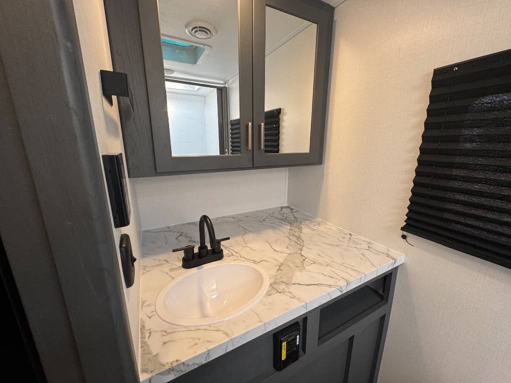 2024 Keystone RV 2024 Keystone RV Bullet Crossfire - thumbnail 16