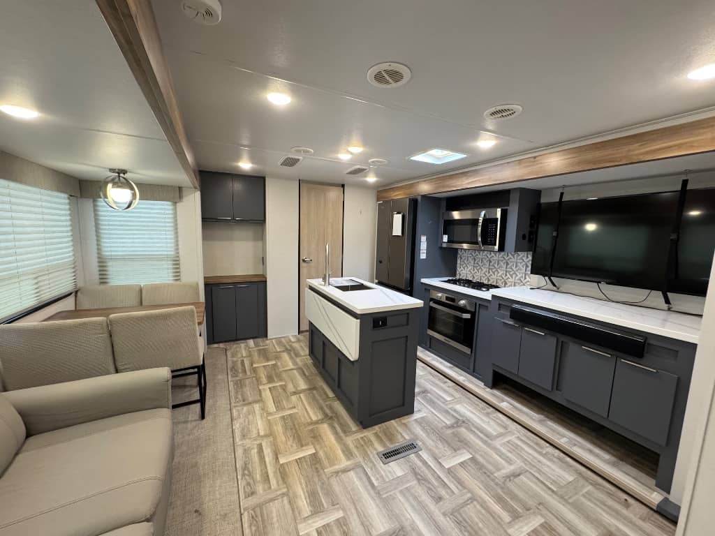 2024 Prime Time RV 2024 Prime Time RV LaCrosse - thumbnail 5