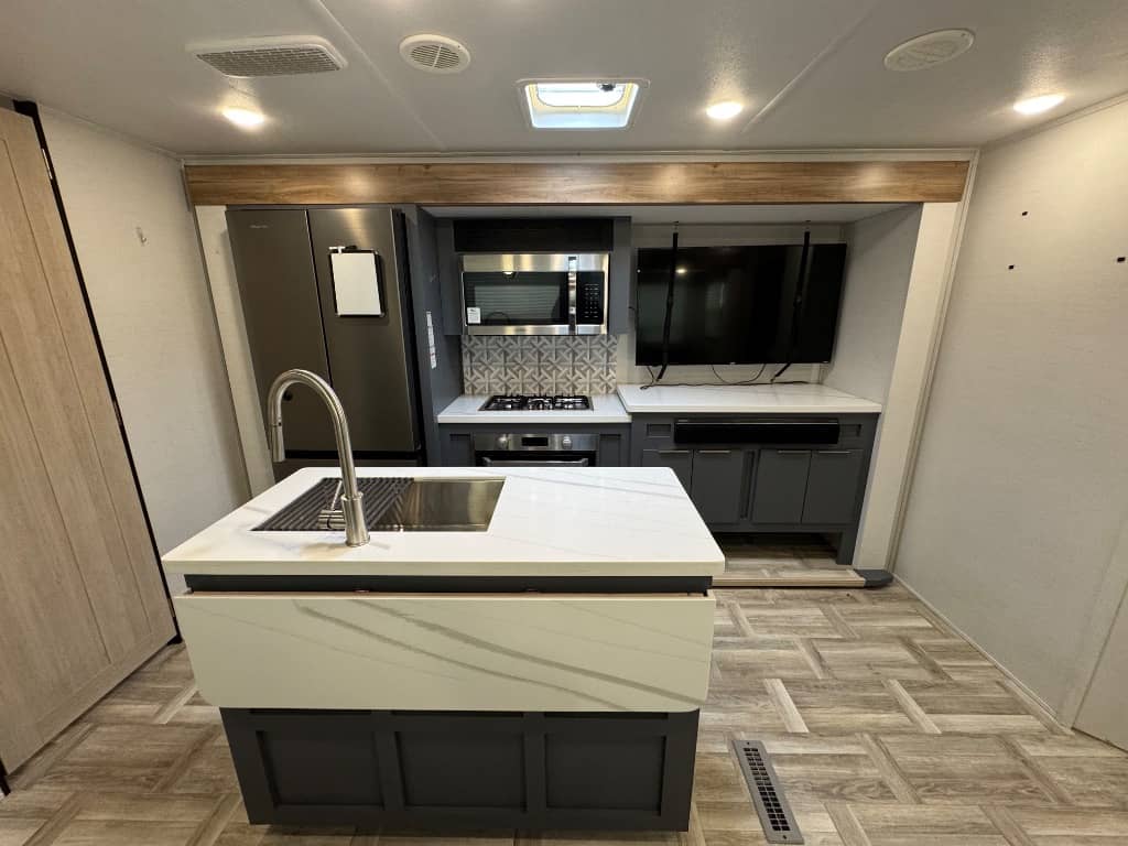 2024 Prime Time RV 2024 Prime Time RV LaCrosse - thumbnail 6