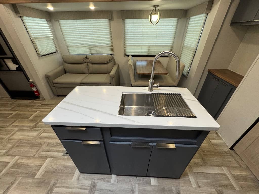 2024 Prime Time RV 2024 Prime Time RV LaCrosse - thumbnail 10