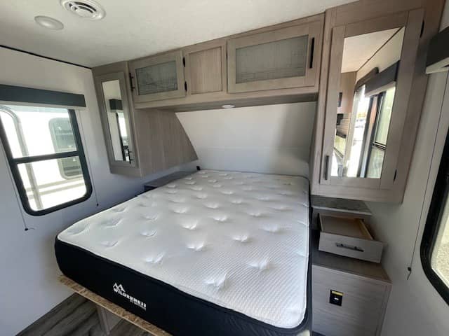 2024 Dutchmen 2024 Dutchmen Coleman Light - thumbnail 3