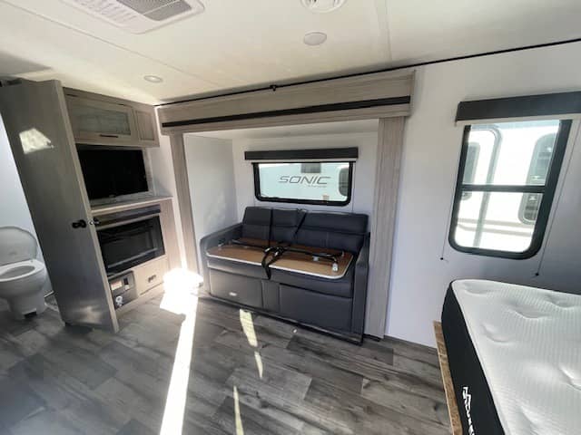 2024 Dutchmen 2024 Dutchmen Coleman Light - thumbnail 4