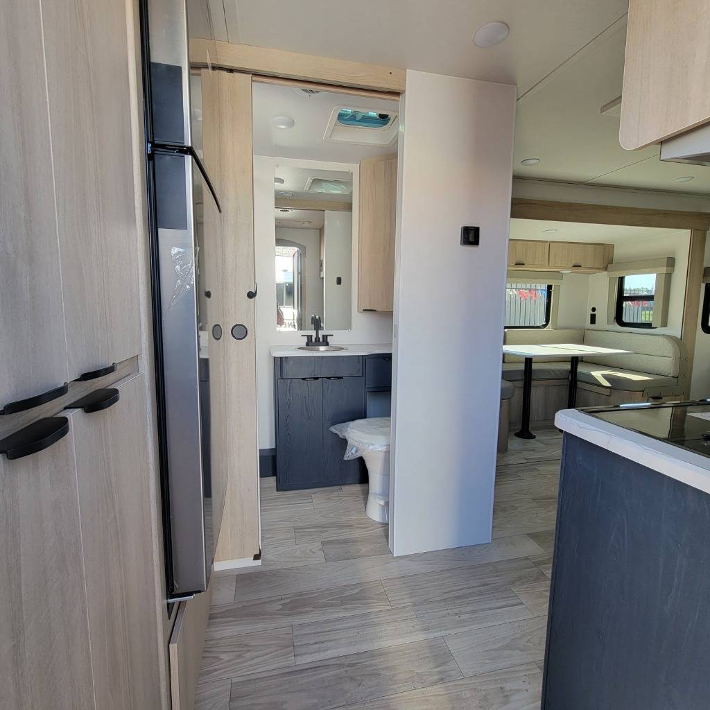 2025 Winnebago 2025 Winnebago Minnie - thumbnail 10