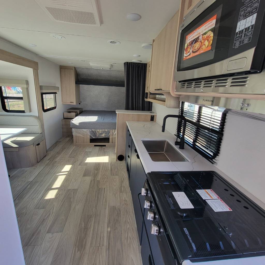 2025 Winnebago 2025 Winnebago Minnie - thumbnail 11