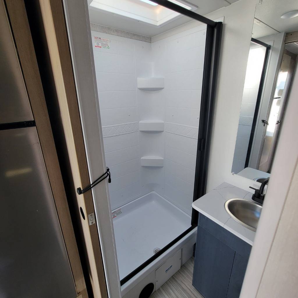 2025 Winnebago 2025 Winnebago Minnie - thumbnail 18