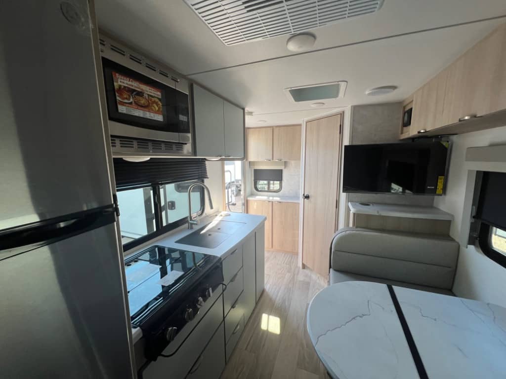 2025 Winnebago 2025 Winnebago Micro Minnie - thumbnail 6