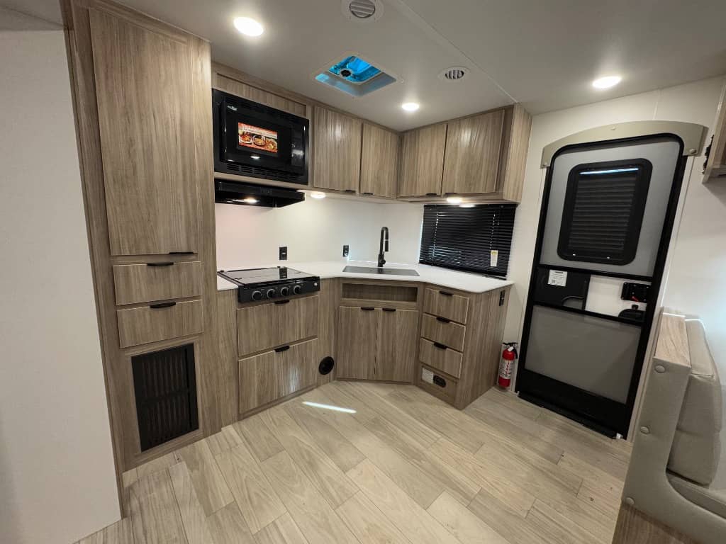 2025 Winnebago 2025 Winnebago Access - thumbnail 9