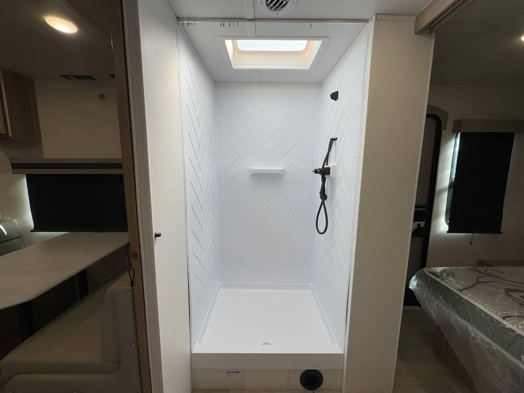 2025 Winnebago 2025 Winnebago Access - thumbnail 18