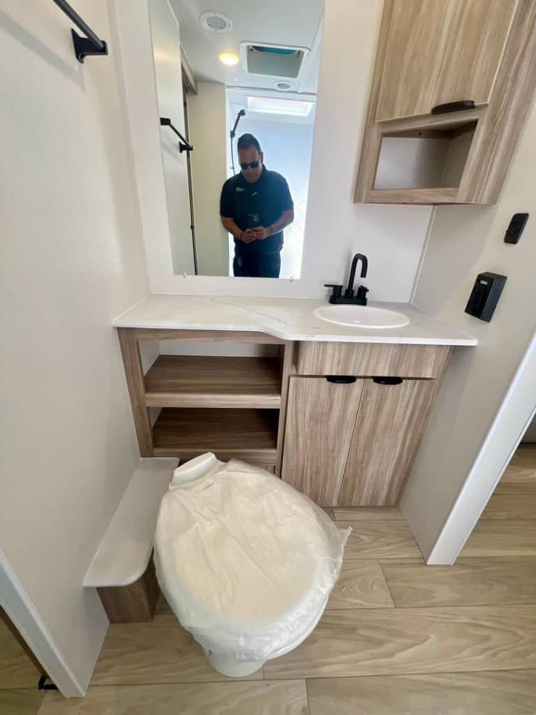 2025 Winnebago 2025 Winnebago Access - thumbnail 24