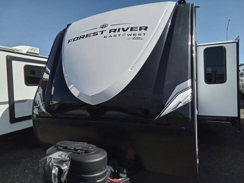 2025 East to West 2025 East to West Alta - thumbnail 3