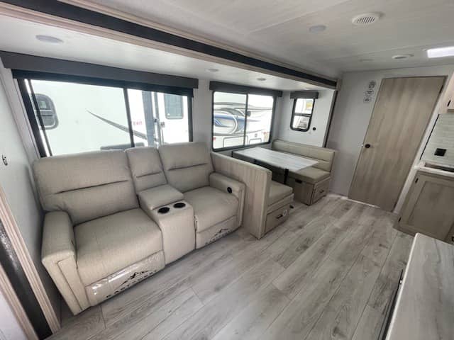 2025 East to West 2025 East to West Della Terra - thumbnail 4