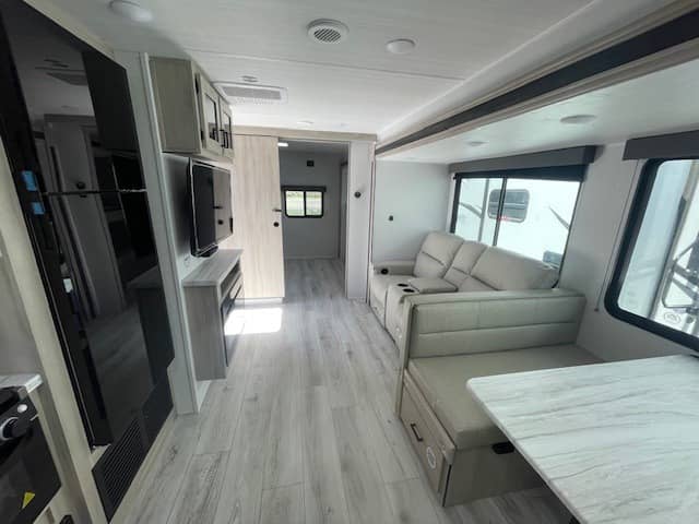 2025 East to West 2025 East to West Della Terra - thumbnail 7