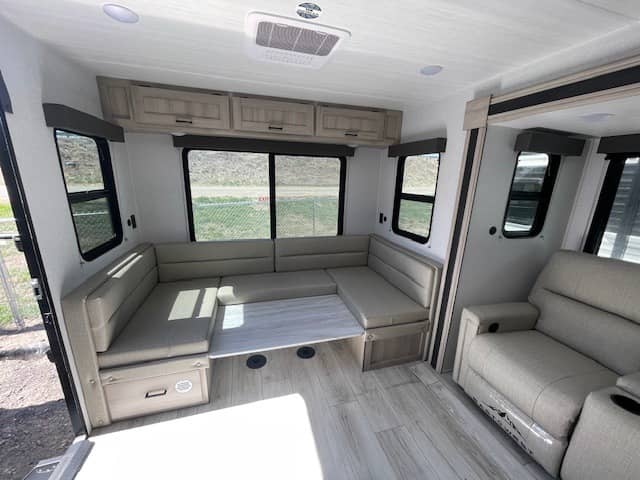 2025 East to West 2025 East to West Della Terra - thumbnail 6