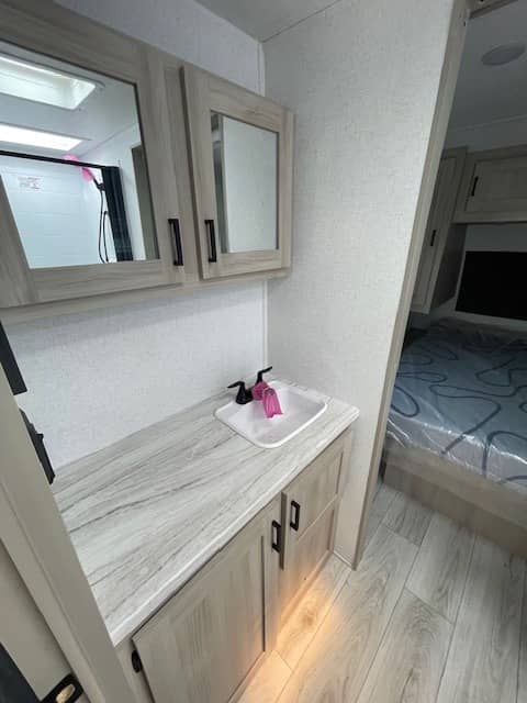 2025 East to West 2025 East to West Della Terra - thumbnail 8