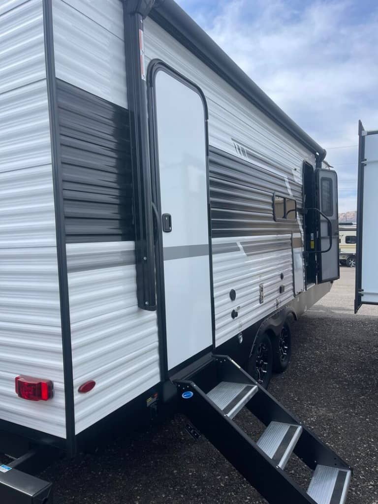 2025 East to West 2025 East to West Della Terra - thumbnail 3