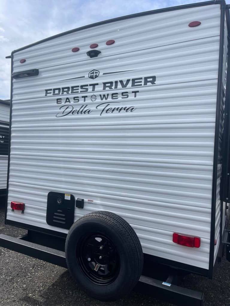 2025 East to West 2025 East to West Della Terra - thumbnail 4