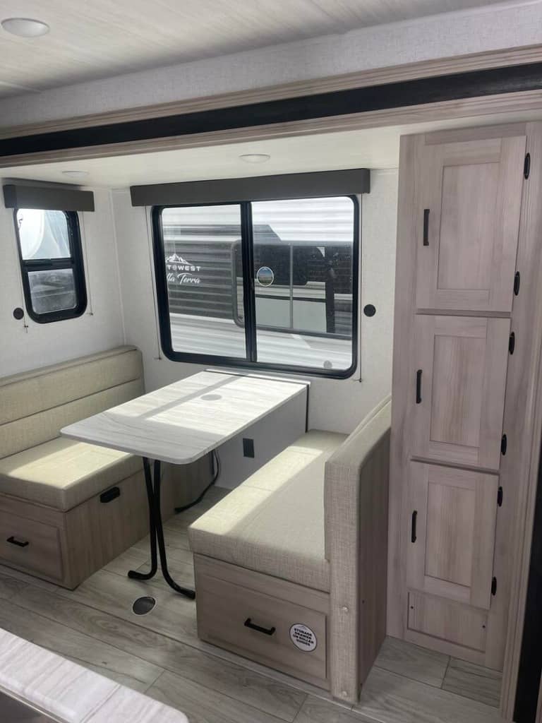 2025 East to West 2025 East to West Della Terra - thumbnail 9