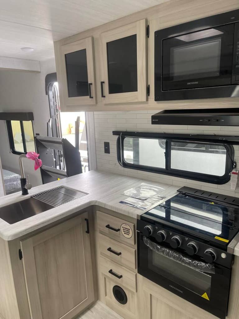 2025 East to West 2025 East to West Della Terra - thumbnail 10