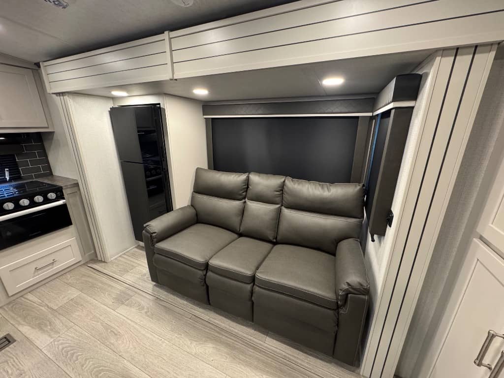 2025 Keystone RV 2025 Keystone RV Cougar Half-Ton - thumbnail 8