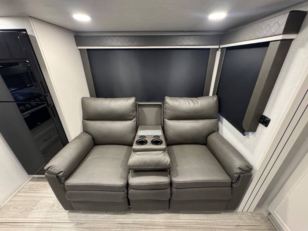 2025 Keystone RV 2025 Keystone RV Cougar Half-Ton - thumbnail 9