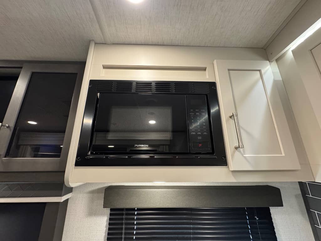 2025 Keystone RV 2025 Keystone RV Cougar Half-Ton - thumbnail 15