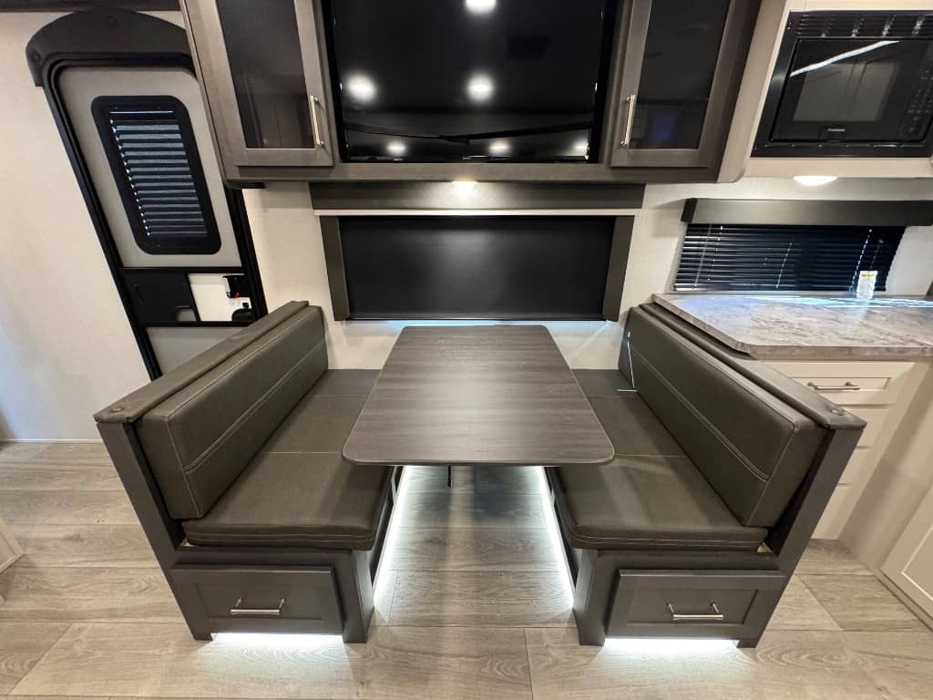 2025 Keystone RV 2025 Keystone RV Cougar Half-Ton - thumbnail 17