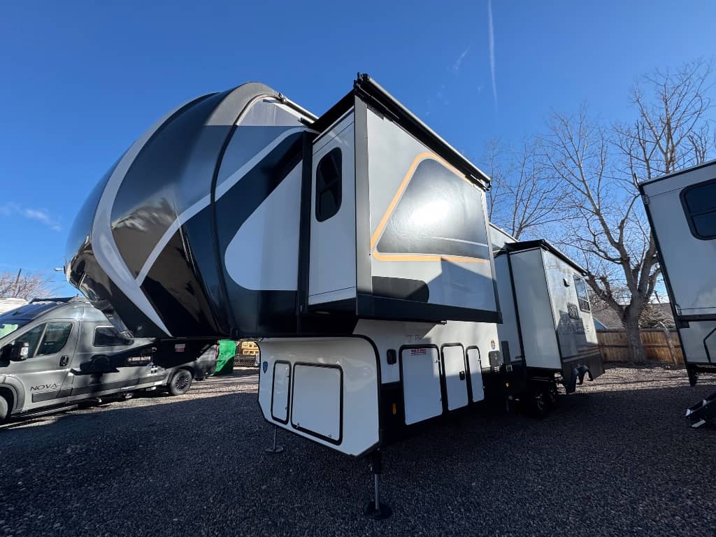 2025 Keystone RV 2025 Keystone RV Avalanche - thumbnail 3