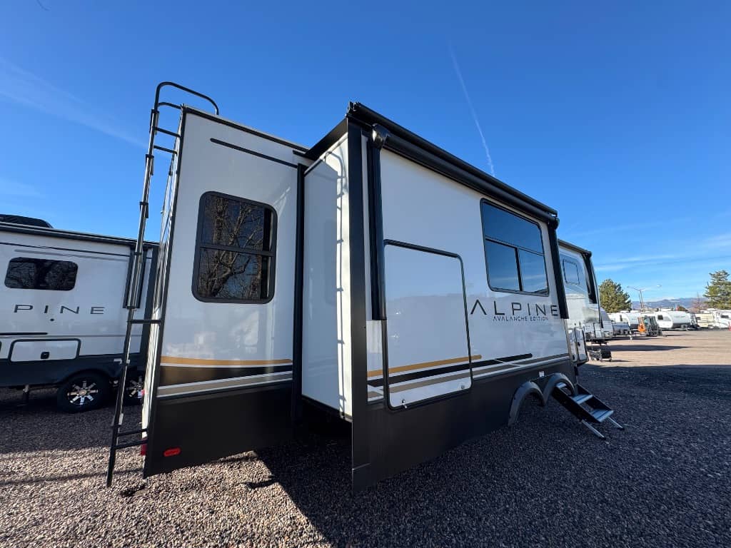 2025 Keystone RV 2025 Keystone RV Avalanche - thumbnail 5