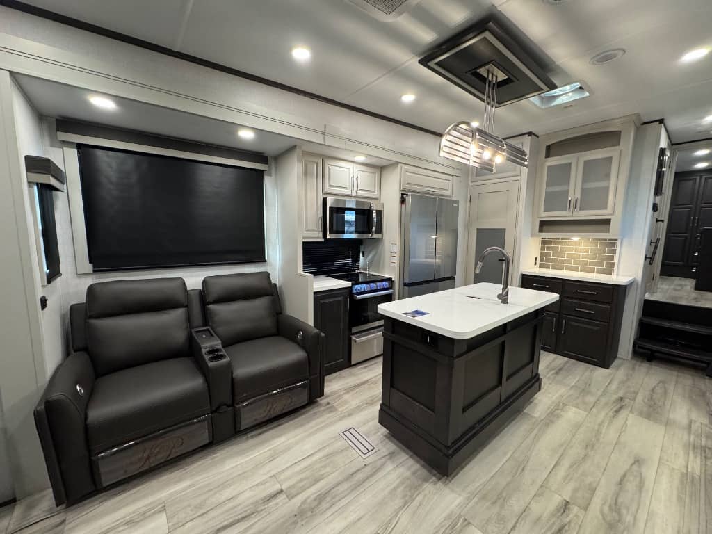 2025 Keystone RV 2025 Keystone RV Avalanche - thumbnail 9