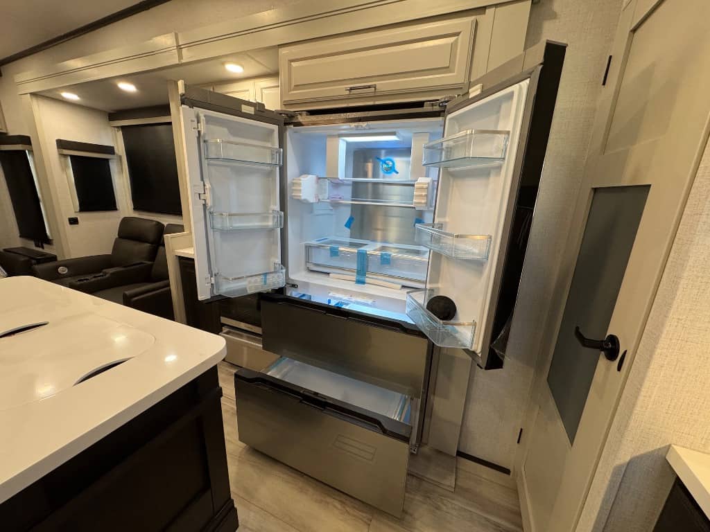 2025 Keystone RV 2025 Keystone RV Avalanche - thumbnail 12