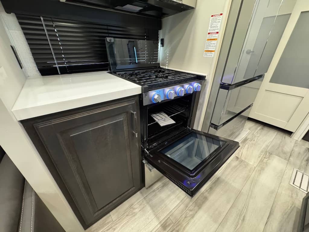 2025 Keystone RV 2025 Keystone RV Avalanche - thumbnail 13