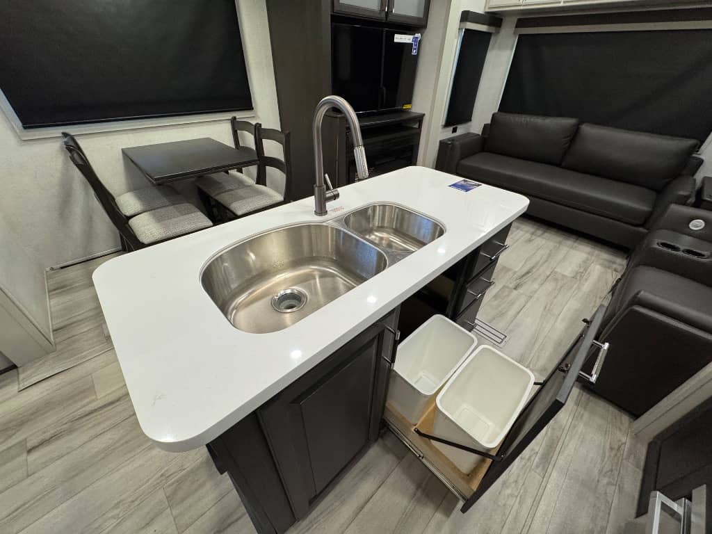 2025 Keystone RV 2025 Keystone RV Avalanche - thumbnail 16