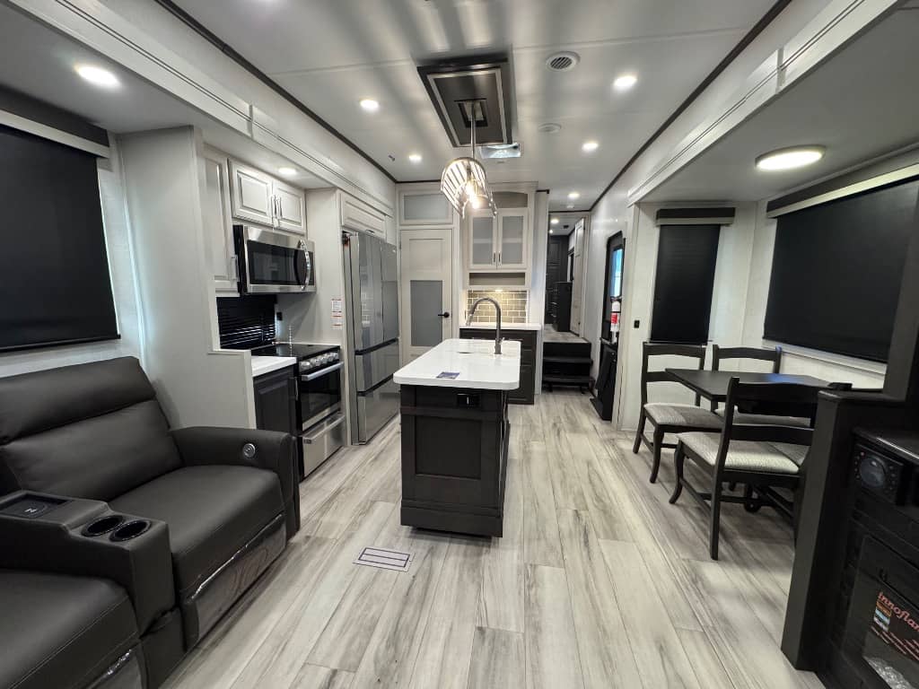 2025 Keystone RV 2025 Keystone RV Avalanche - thumbnail 22