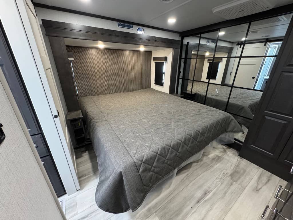 2025 Keystone RV 2025 Keystone RV Avalanche - thumbnail 24