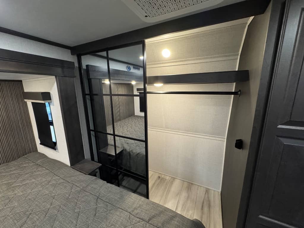 2025 Keystone RV 2025 Keystone RV Avalanche - thumbnail 28