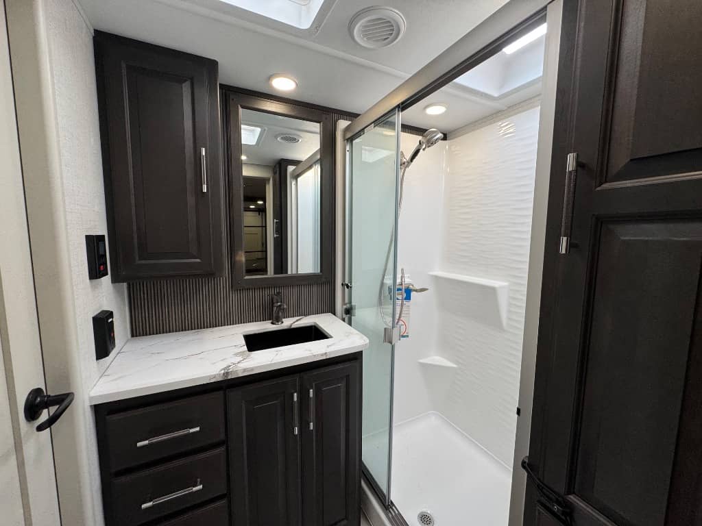 2025 Keystone RV 2025 Keystone RV Avalanche - thumbnail 30