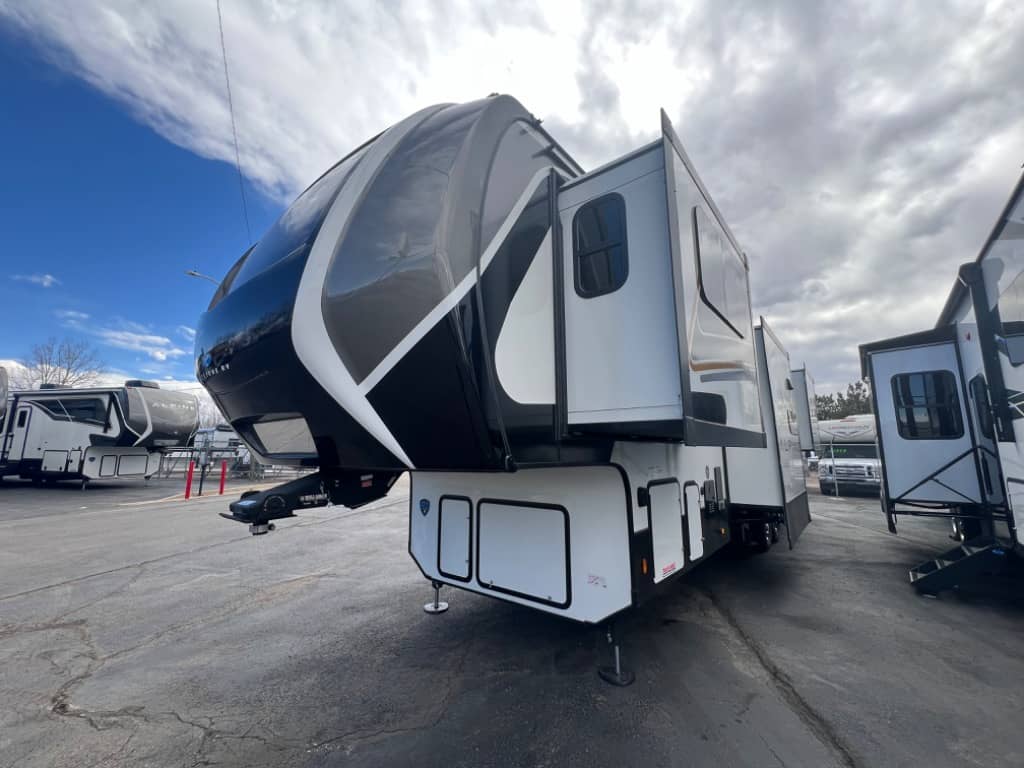 2025 Keystone RV 2025 Keystone RV Alpine - thumbnail 2