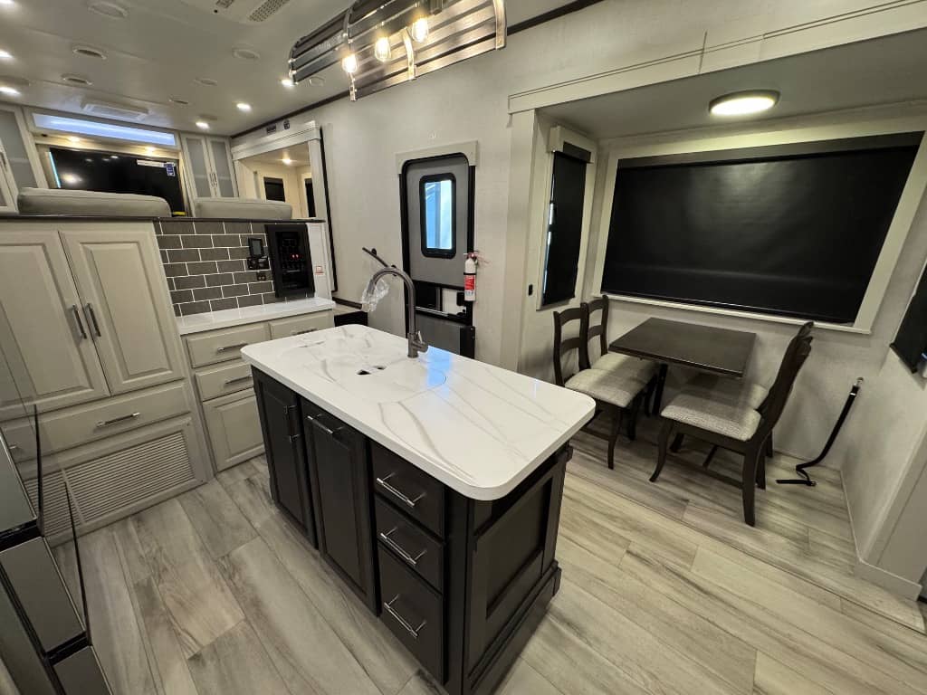 2025 Keystone RV 2025 Keystone RV Alpine - thumbnail 13