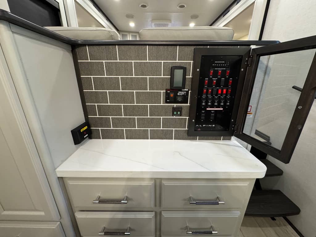 2025 Keystone RV 2025 Keystone RV Alpine - thumbnail 16