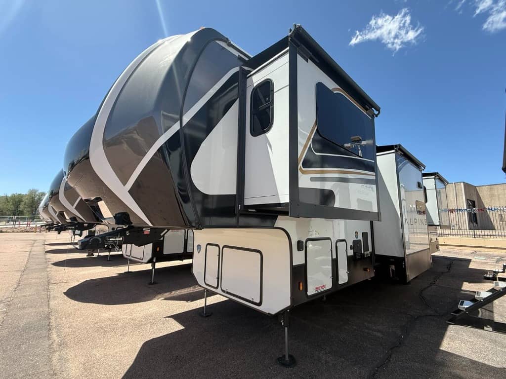 2025 Keystone RV 2025 Keystone RV Alpine - thumbnail 3