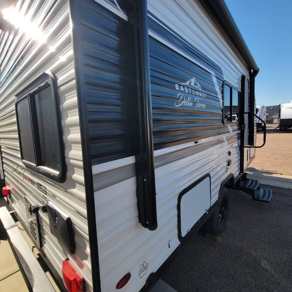 2025 East to West 2025 East to West Della Terra - thumbnail 8