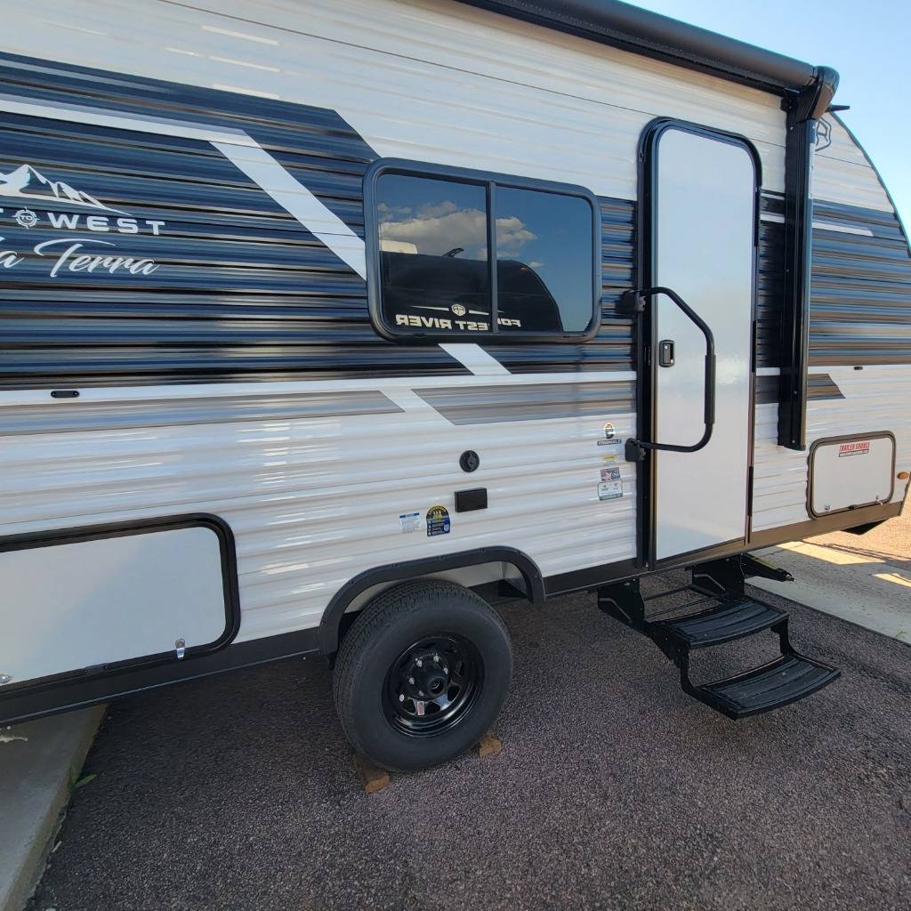 2025 East to West 2025 East to West Della Terra - thumbnail 9