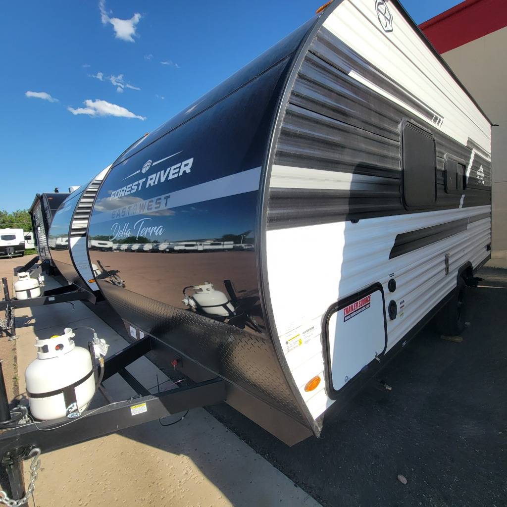 2025 East to West 2025 East to West Della Terra - thumbnail 3