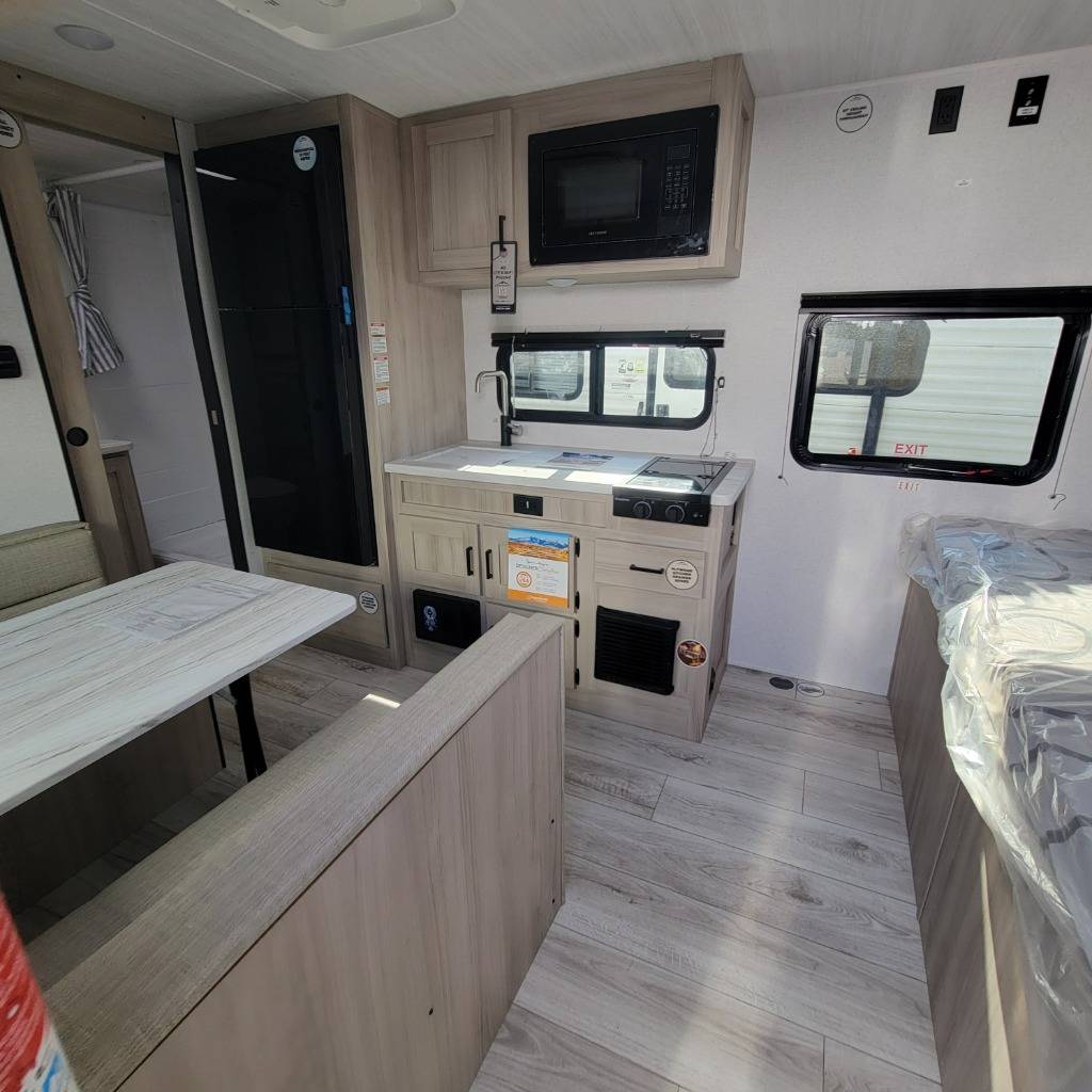 2025 East to West 2025 East to West Della Terra - thumbnail 12