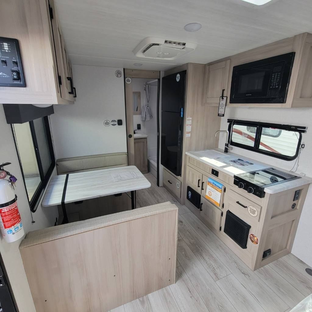 2025 East to West 2025 East to West Della Terra - thumbnail 13