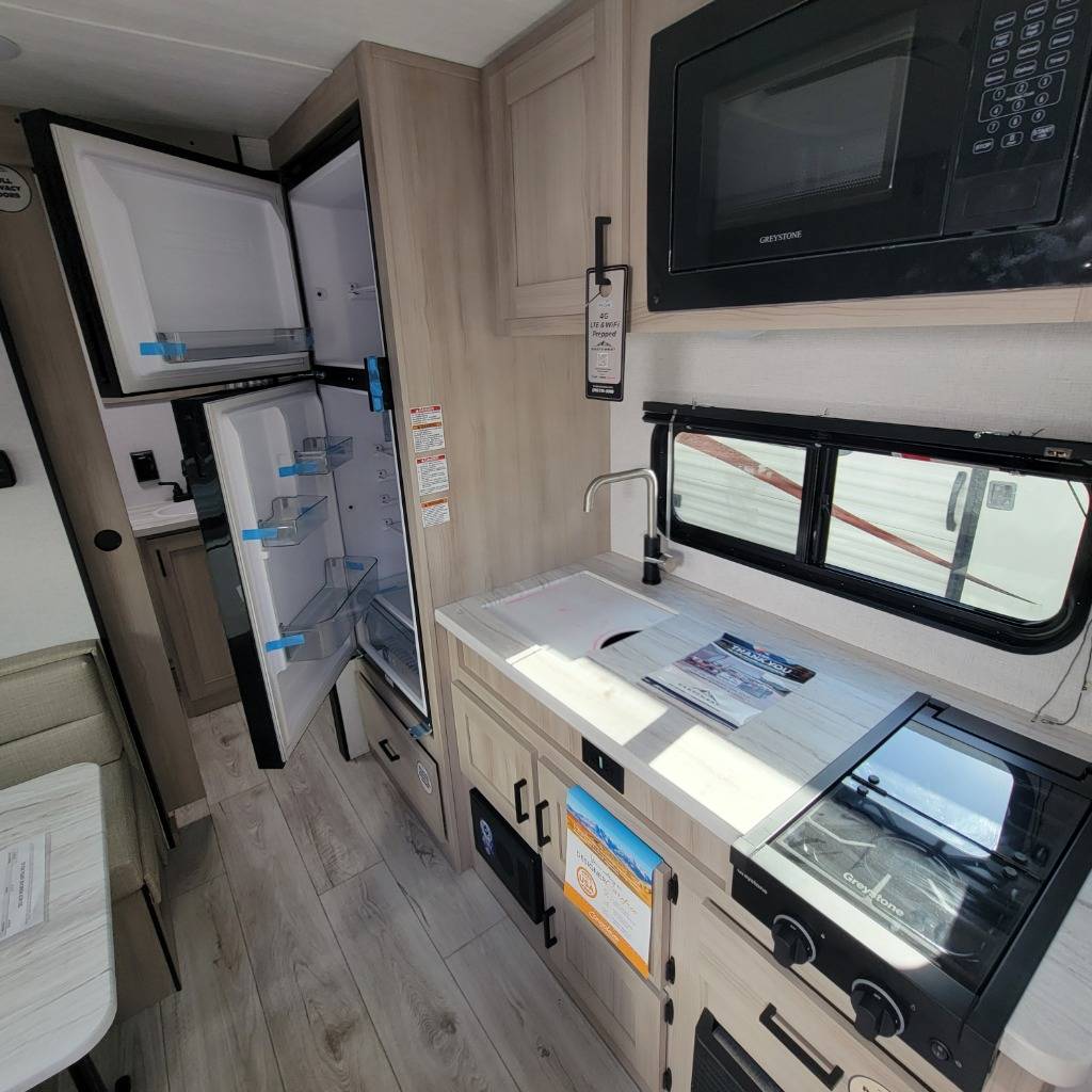 2025 East to West 2025 East to West Della Terra - thumbnail 14