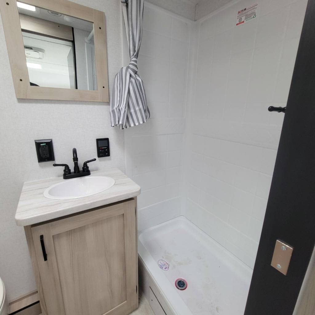 2025 East to West 2025 East to West Della Terra - thumbnail 15