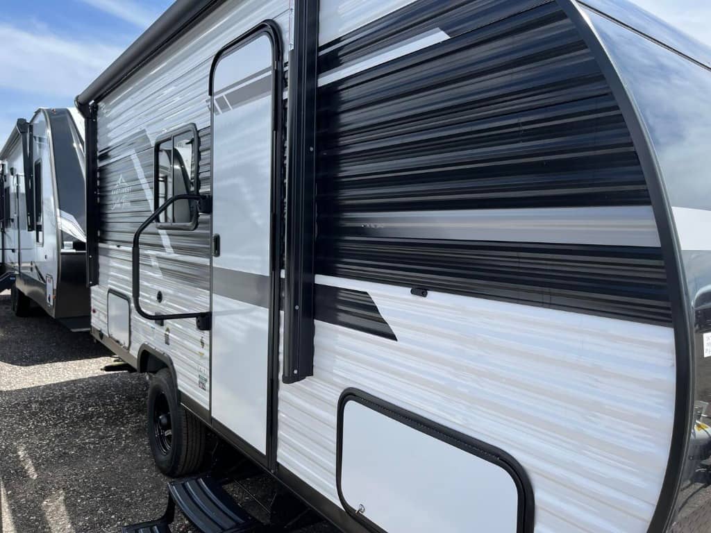 2025 East to West 2025 East to West Della Terra - thumbnail 3